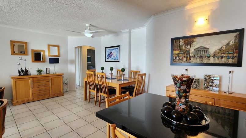 The open plan dining of Octavia 7 overlooking ocean in upmarket 6‑sleeper penthouse