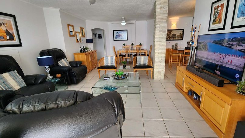 The open plan lounge with WIFI Smart TV and backup power at Octavia 7