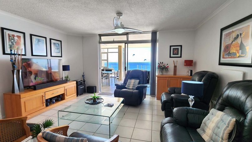 Spacious living area with sea view in Octavia 7 penthouse