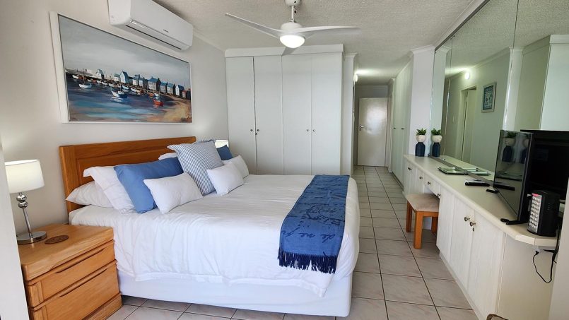 Main bedroom with queen bed and sea view in Octavia 7