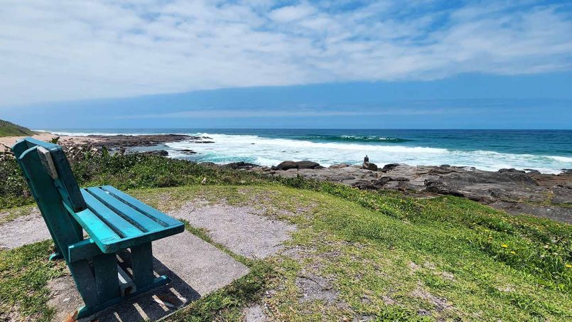 Octavia 7 is a tastefully furnished, upmarket 6 sleeper self-catering holiday penthouse in Manaba Beach on the South Coast of KwaZiulu Natal with a 180 ° breaker sea view.