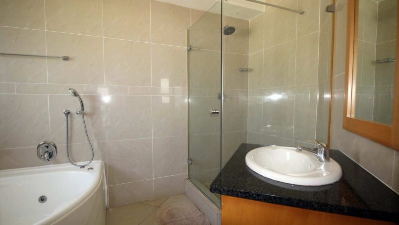 Lucien Sands 601 is a seafront self-catering penthouse with a 180º breaker sea view & a swimming pool, you can walk onto Lucien Blue Flag Beach & Margate beach from the 5th floor apartment.