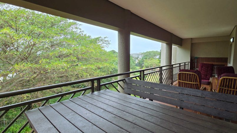 Shelly Beach holiday apartment with a big covered patio – Portofino 15