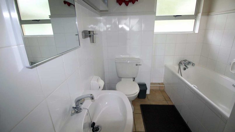 Family bathroom at Ramsgate Palms 76 in Ramsgate