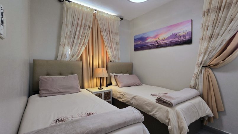 Third bedroom with two single beds fourth-floor Saint Tropez 401