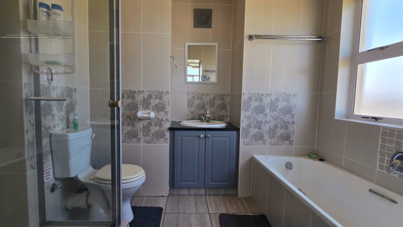 En-suite bathroom with bath, shower, and toilet fourth-floor Saint Tropez 401