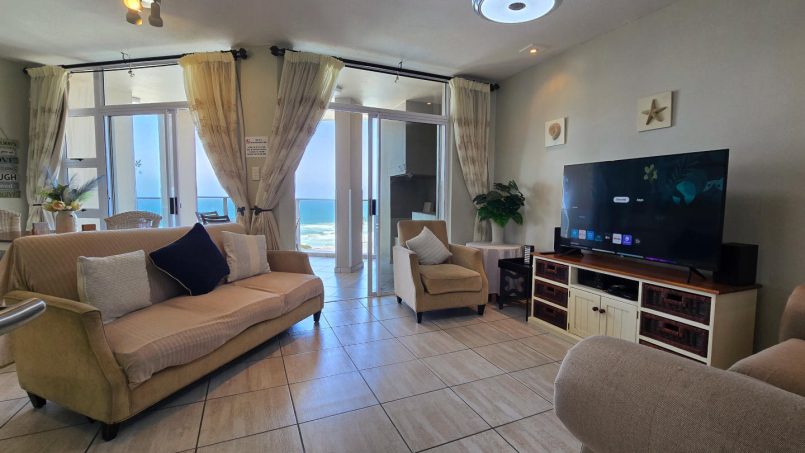 Lounge with Smart TV, sea view, and Bluetooth fan fourth-floor Saint Tropez 401