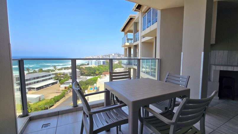 Patio with table, chairs, and sea view fourth-floor Saint Tropez 401