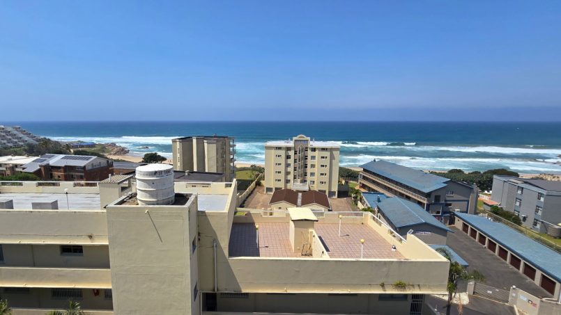 Sea view from balcony fourth-floor Saint Tropez 401