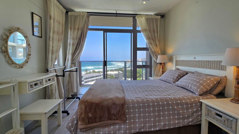 Main bedroom with sea view fourth-floor Saint Tropez 401