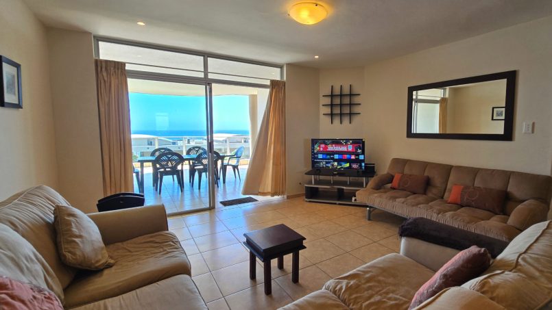 Santorini 102 B is a beautifully furnished self-catering holiday apartment in Margate, accommodating up to 6 guests. It offers stunning sea views and is ideal for couples and families seeking a relaxing getaway on the South Coast.