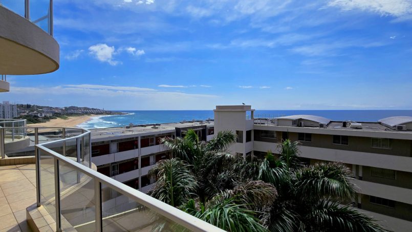 Santorini 102 B is a 6-sleeper self-catering holiday apartment in Margate with a beautiful sea view, ideal holiday accommodation for couples and families on the South Coast of KwaZulu Natal in South Africa.
