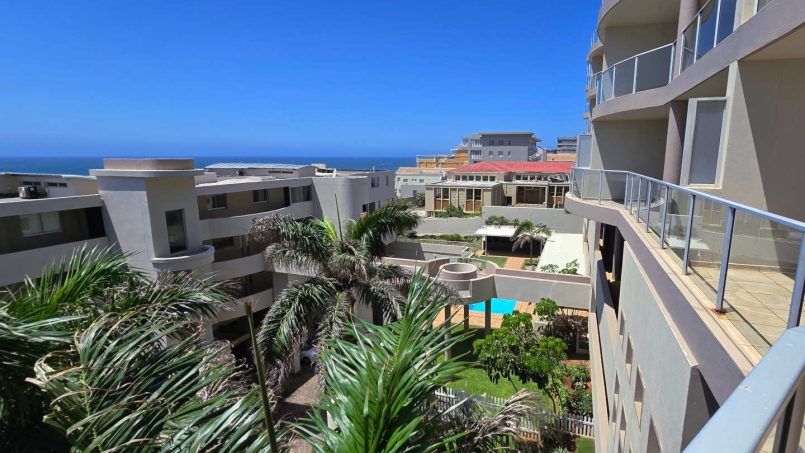 Santorini 102 B is a beautifully furnished self-catering holiday apartment in Margate, accommodating up to 6 guests. It offers stunning sea views and is ideal for couples and families seeking a relaxing getaway on the South Coast.