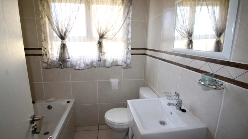 Margate self-catering holiday apartment overlooking the Margate Pier - Mahe 13 sleep 6.