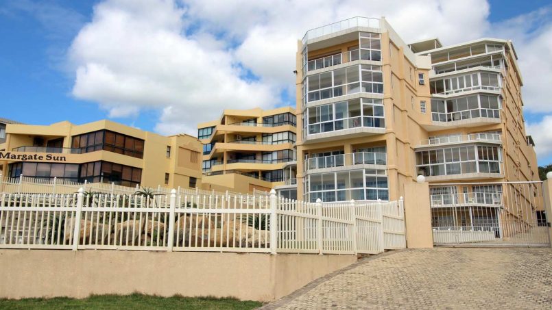 Margate self-catering holiday apartment overlooking the Margate Pier - Mahe 13 sleep 6.