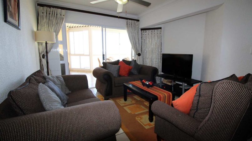 Margate self-catering holiday apartment overlooking the Margate Pier - Mahe 13 sleep 6.