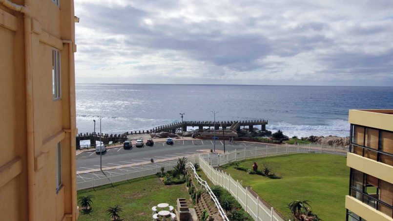 Margate self-catering holiday apartment overlooking the Margate Pier - Mahe 13 sleep 6.