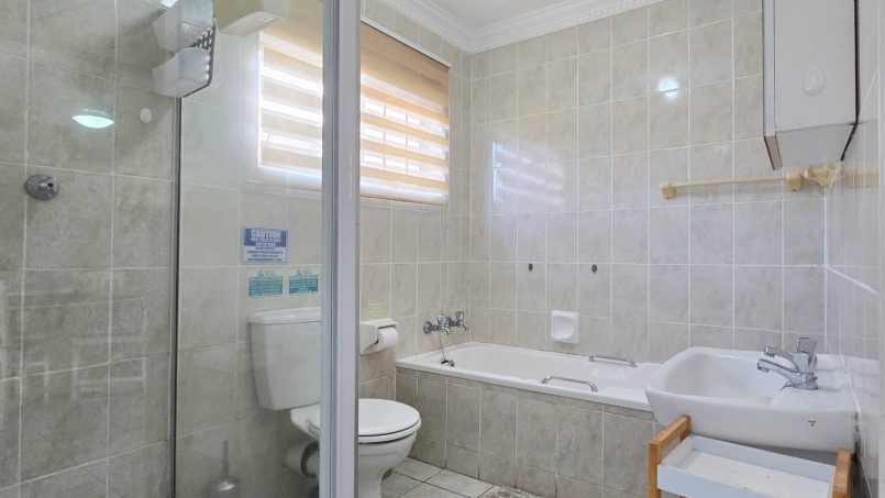 Ground floor, 5 sleeper self-catering seafront holiday accommodation in Shelly Beach on the South Coast of KZN - Shelly Palms 1