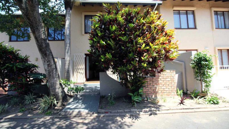 Shelly Strand 30 is on the seafront in the coastal town of Shelly Beach on the South Coast of KwaZulu Natal.