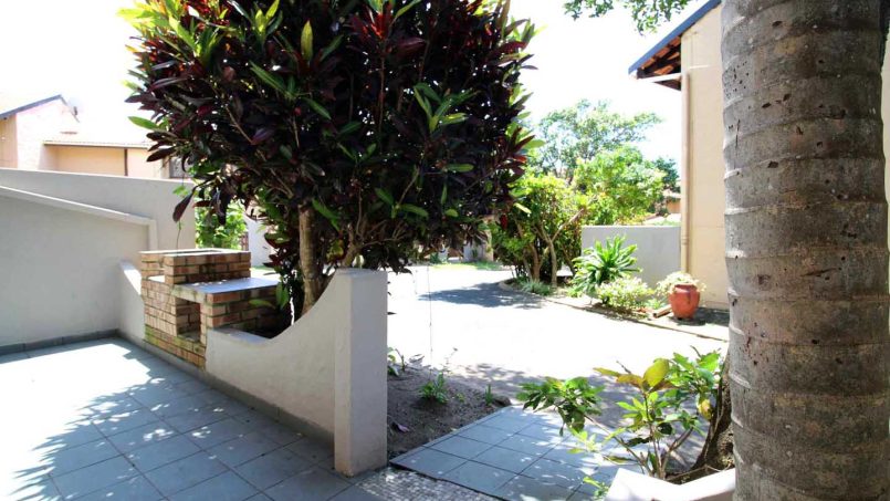 Shelly Strand 30 is on the seafront in the coastal town of Shelly Beach on the South Coast of KwaZulu Natal.