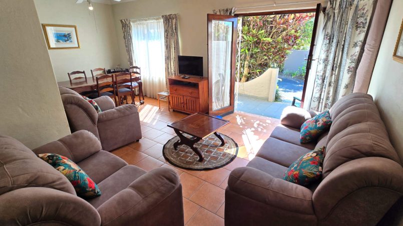 Shelly Strand 30 is on the seafront in the coastal town of Shelly Beach on the South Coast of KwaZulu Natal.