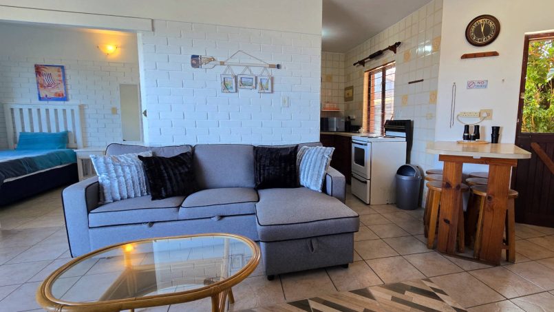 Southcoast Seaview @ No 3 Bonamic – lounge with sleeper couch and WIFI for small children