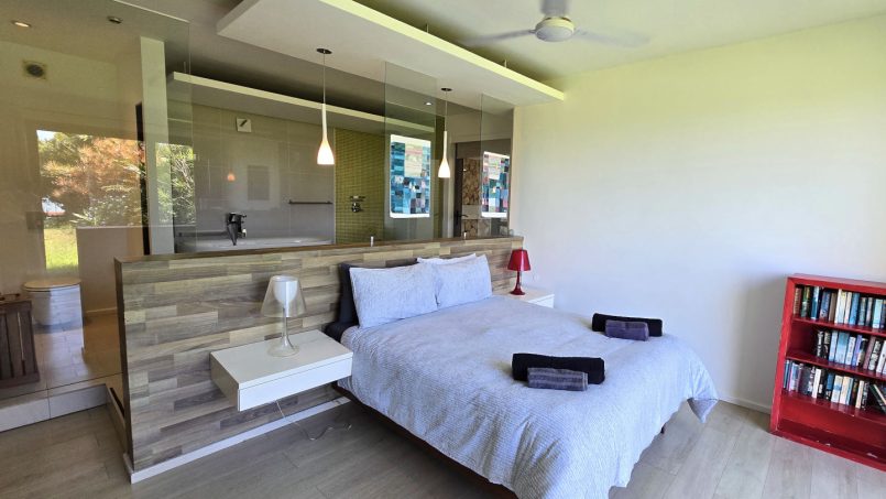 Strachan 2127 is a luxury holiday home in Ramsgate, located on the beachfront of Ramsgate Beach. This stunning sea-view rental in KwaZulu-Natal offers breathtaking ocean views, an infinity pool, and modern comforts—making it the perfect family-friendly getaway in South Africa.