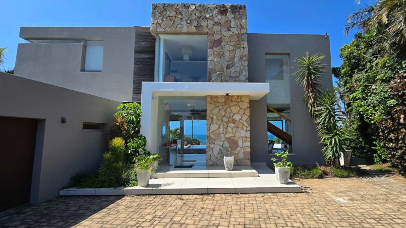 Strachan 2127 is a luxury holiday home in Ramsgate, located on the beachfront of Ramsgate Beach. This stunning sea-view rental in KwaZulu-Natal offers breathtaking ocean views, an infinity pool, and modern comforts—making it the perfect family-friendly getaway in South Africa.