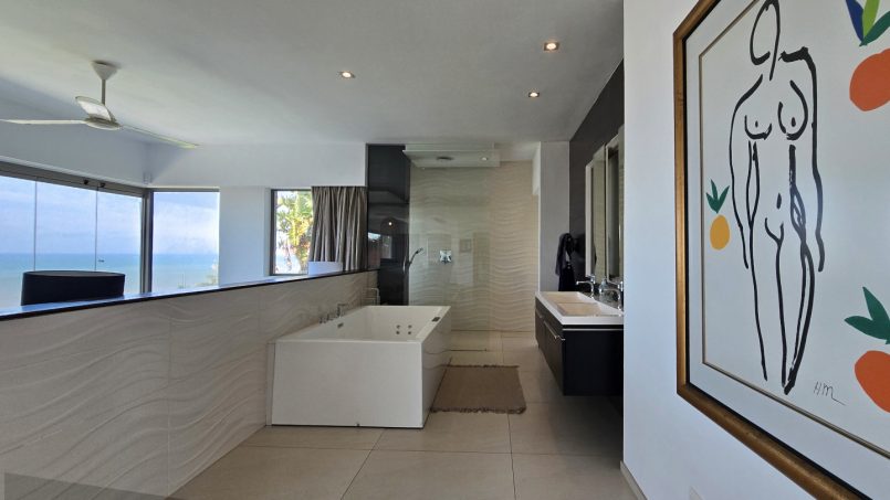 Strachan 2127 is a luxury holiday home in Ramsgate, located on the beachfront of Ramsgate Beach. This stunning sea-view rental in KwaZulu-Natal offers breathtaking ocean views, an infinity pool, and modern comforts—making it the perfect family-friendly getaway in South Africa.