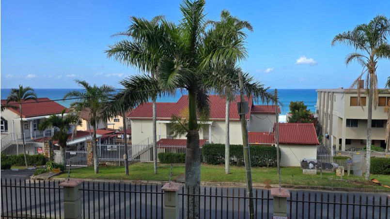 Topanga 25 sea view fron the balcony – a sea facing 6 sleeper in Uvongo offering affordable holiday accommodation in Uvongo just a walk to Uvongo beach.