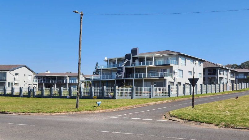 Uvongo Chalets 27 is a self-catering 6 sleeper flat on Lilliecrona Boulevard in Uvongo on the South Coast of KwaZulu Natal in South Africa. The property offers solar power with an inverter, internet, WiFi, Netflix, DSTV and filtered drinking water.