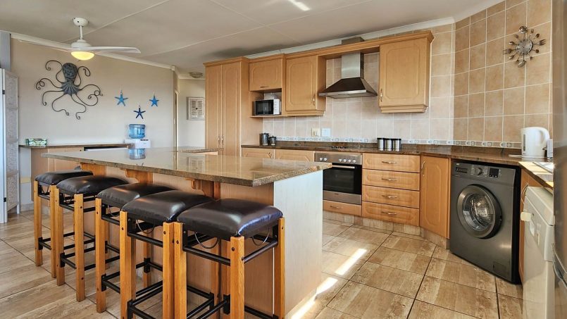 Uvongo Chalets 27 is a self-catering 6 sleeper flat on Lilliecrona Boulevard in Uvongo on the South Coast of KwaZulu Natal in South Africa. The property offers solar power with an inverter, internet, WiFi, Netflix, DSTV and filtered drinking water.