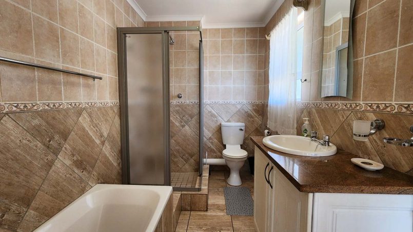 Uvongo Chalets 27 is a self-catering 6 sleeper flat on Lilliecrona Boulevard in Uvongo on the South Coast of KwaZulu Natal in South Africa. The property offers solar power with an inverter, internet, WiFi, Netflix, DSTV and filtered drinking water.