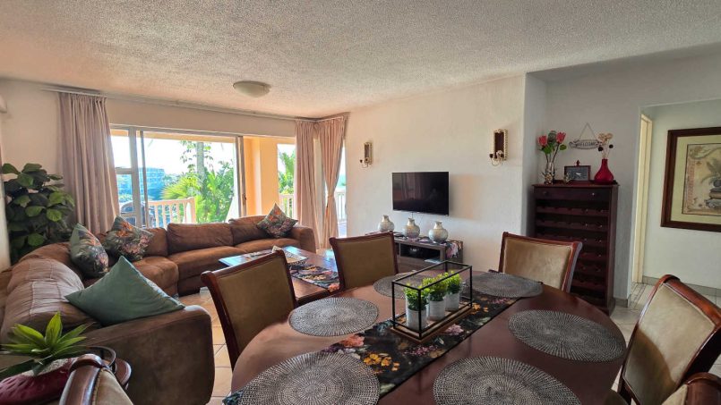 Self-catering holiday accommodation at Laguna la Crete 84 on the South Coast KwaZulu Natal South Africa - Happy Holiday Homes - Ensuite bathroom.