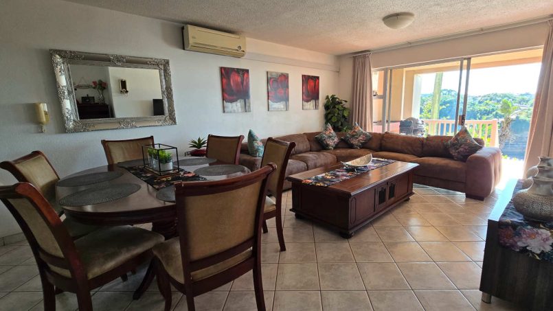 Laguna la Crete 84 on Uvongo Beach seafront and lagoon - selfsorg vakansie - happyholidays