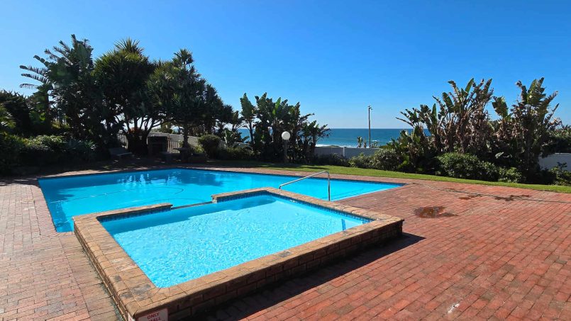 Laguna la Crete 84 on Uvongo Beach seafront and lagoon - selfsorg vakansie - happyholidays