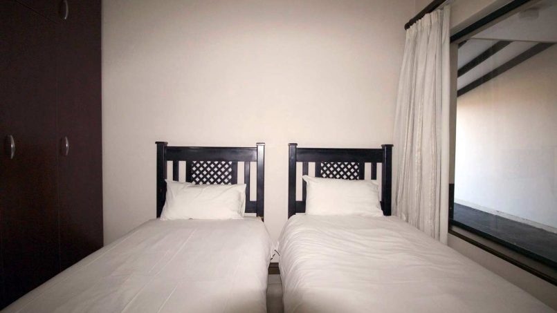 Uvongo self-catering accommodation for long weekends, Easter, July, September, October and December school holidays on the South Coast - Topanga 2