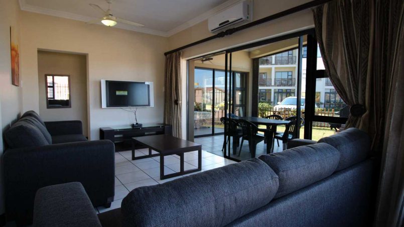 Uvongo self-catering accommodation for long weekends, Easter, July, September, October and December school holidays on the South Coast - Topanga 2