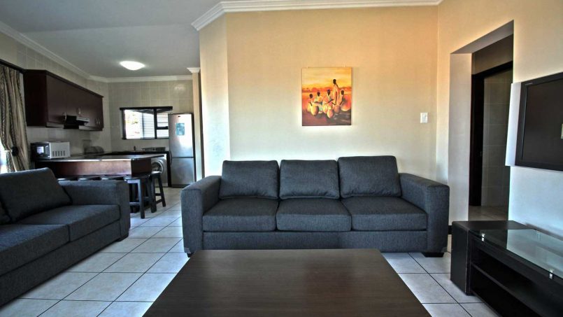 Uvongo self-catering accommodation for long weekends, Easter, July, September, October and December school holidays on the South Coast - Topanga 2