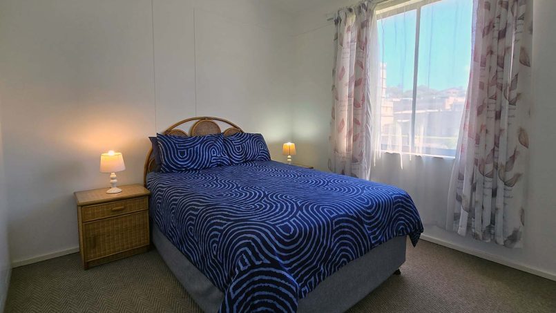 Second bedroom at Margate Sun 11 with twin beds for family stays near Margate Beach.