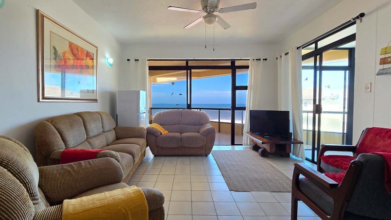 Walk to Margate town and Margate Pier from Margate Sun 11, a 6 sleeper self catering holiday flat on the seafront opposite the Margate Pier.