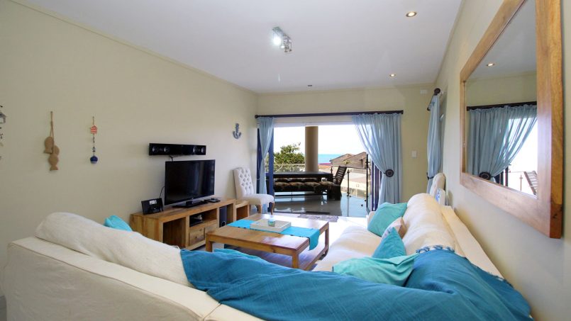 Lounge area with flat-screen TV and Netflix at Whale Rock 16 Margate