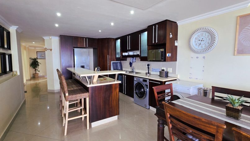 The kitchen and breakfast counter at Lucien Sands 501 in Manaba.